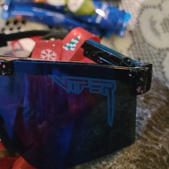 SASSY PIT VIPER 🔥 SNOW, SUNGLASSES - Picture 5 of 7